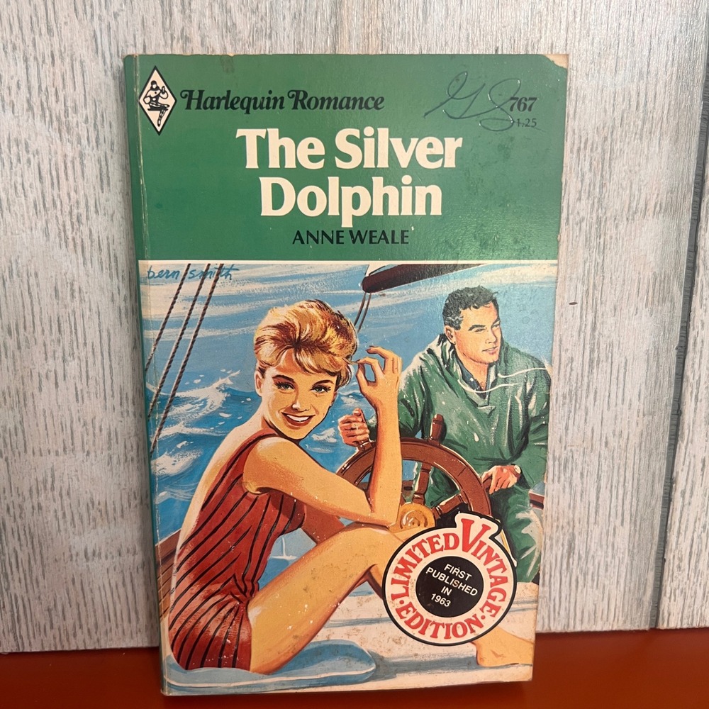 The Silver Dolphin Anne Weale Harlequin Romance 767 Vintage 1980 Paperback